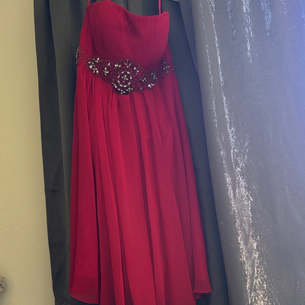 Elegant Red Strapless Dress with Embellished Waist